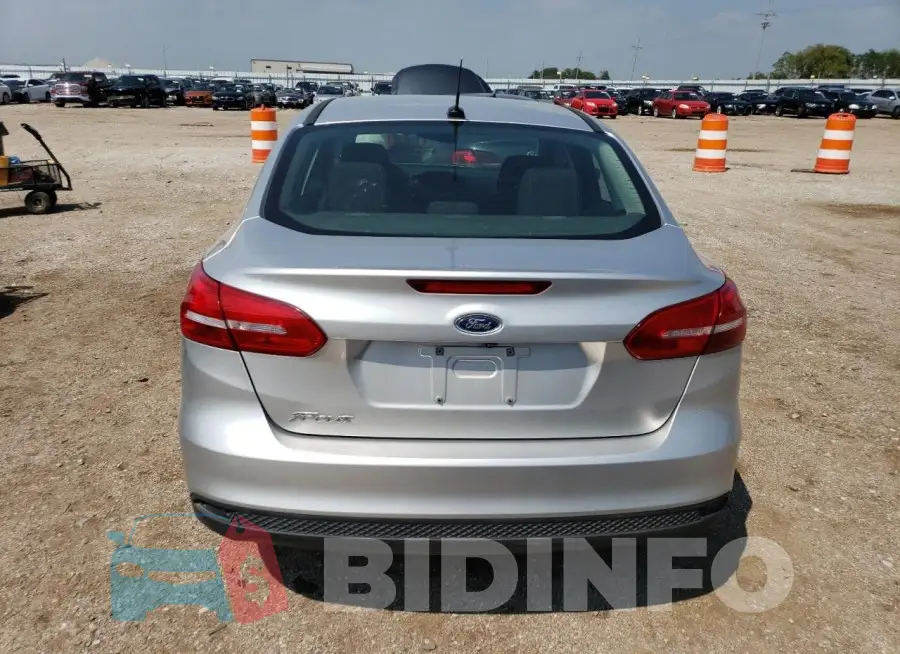 1FADP3E27JL276349 Photo# 6