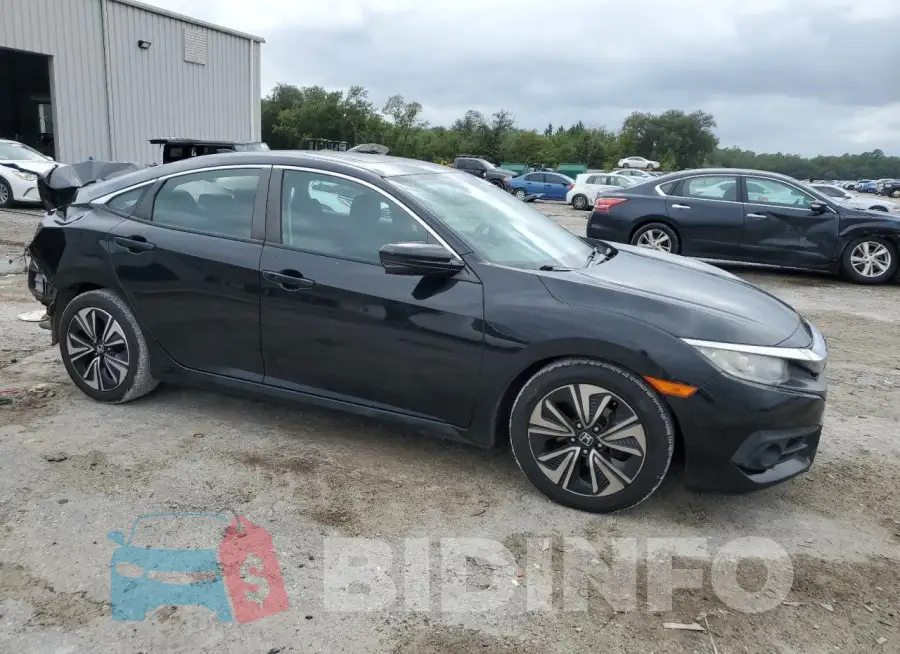 19XFC1F30HE016193 Photo# 4