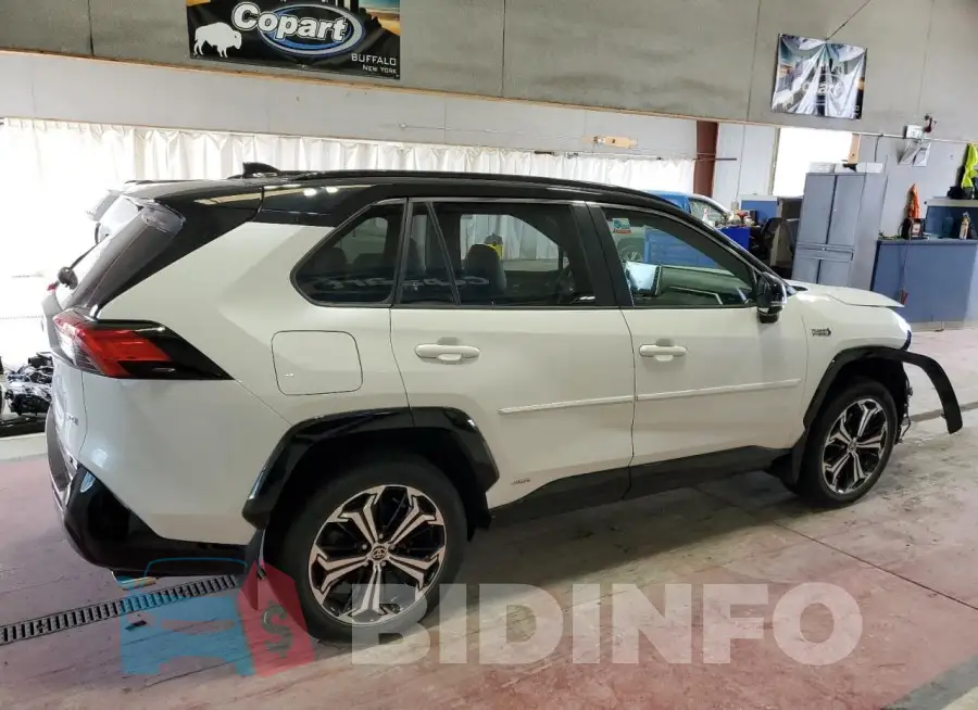 JTMEB3FV4MD037832 Photo# 3
