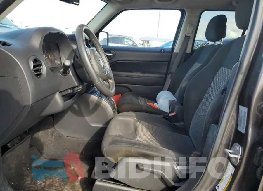1C4NJPFB6HD183638 Photo# 7