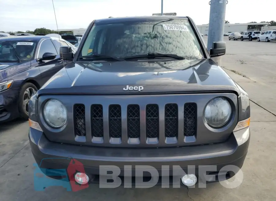 1C4NJPFB6HD183638 Photo# 5