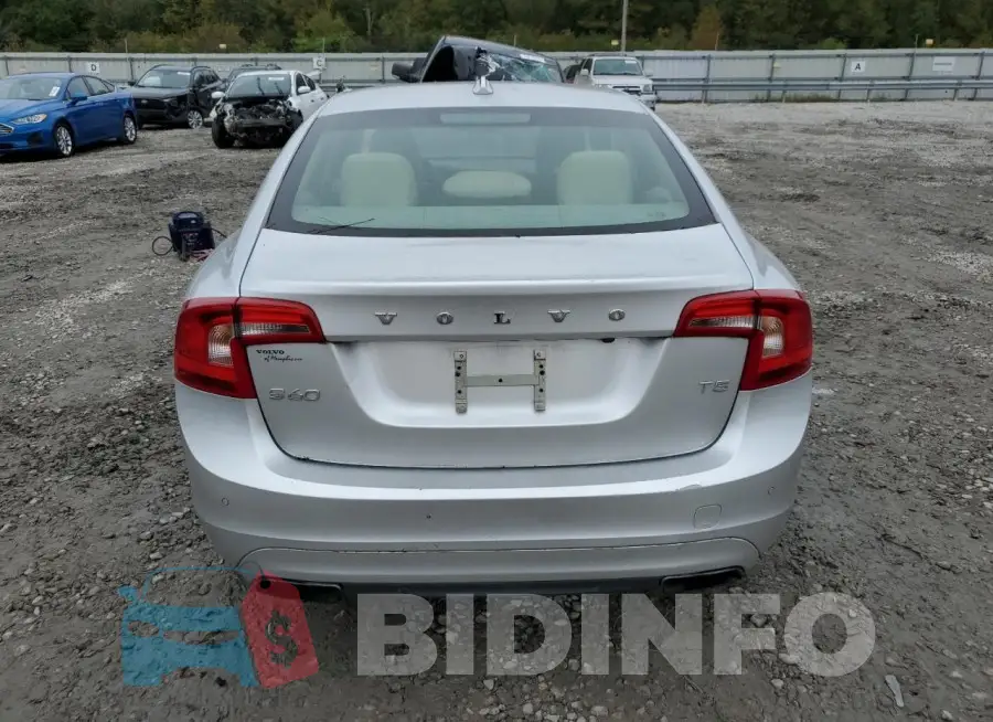 YV140MFC2F1314482 Photo# 6