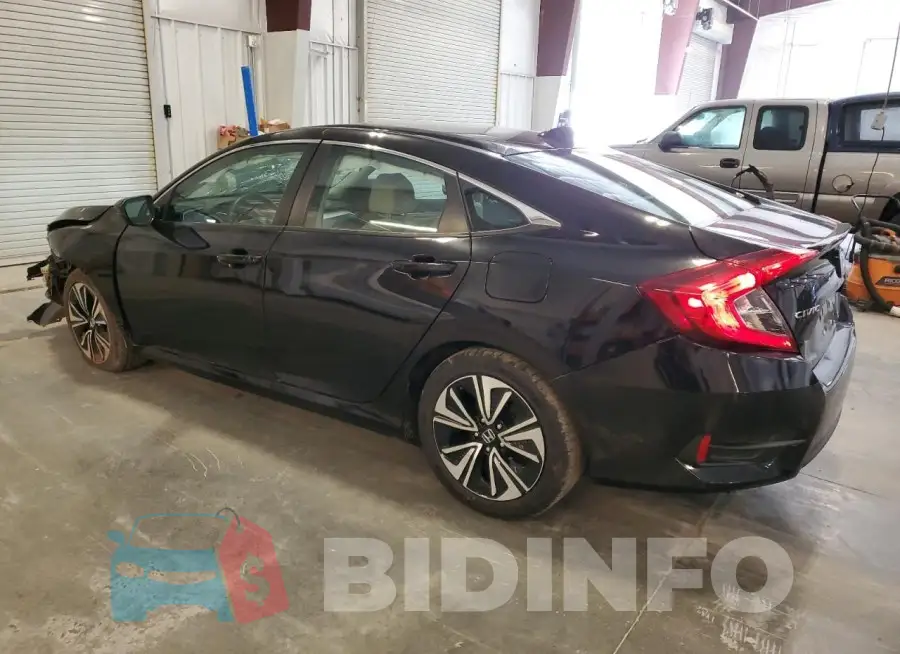 19XFC1F33GE007437 Photo# 2