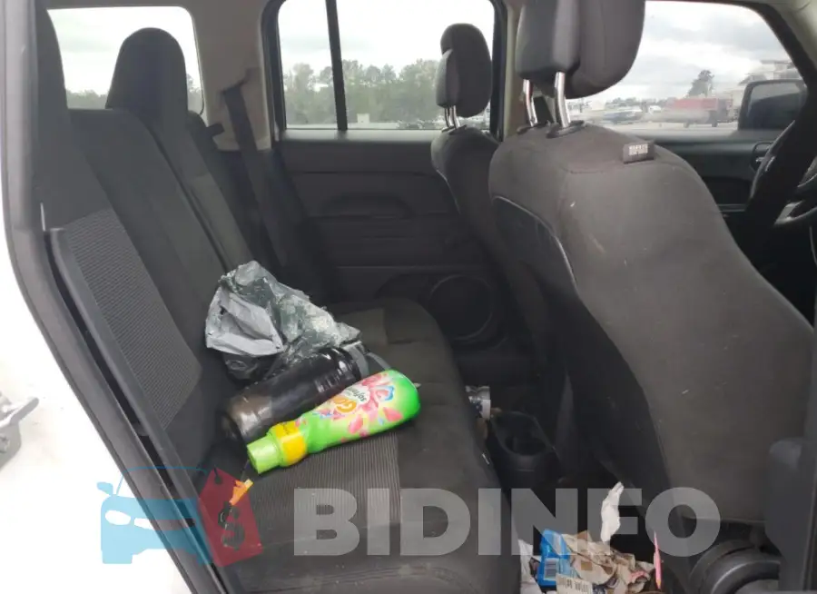 1C4NJPBB2FD398243 Photo# 11