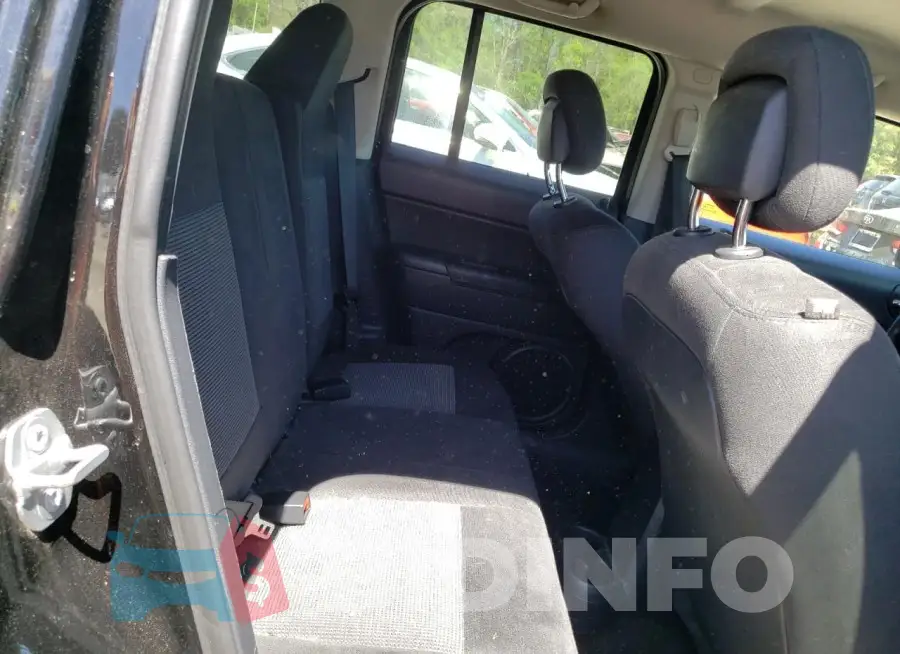 1C4NJRFB1FD417984 Photo# 11