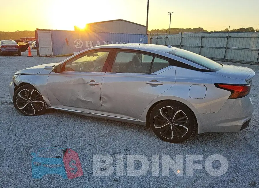 1N4BL4CV6PN313281 Photo# 2