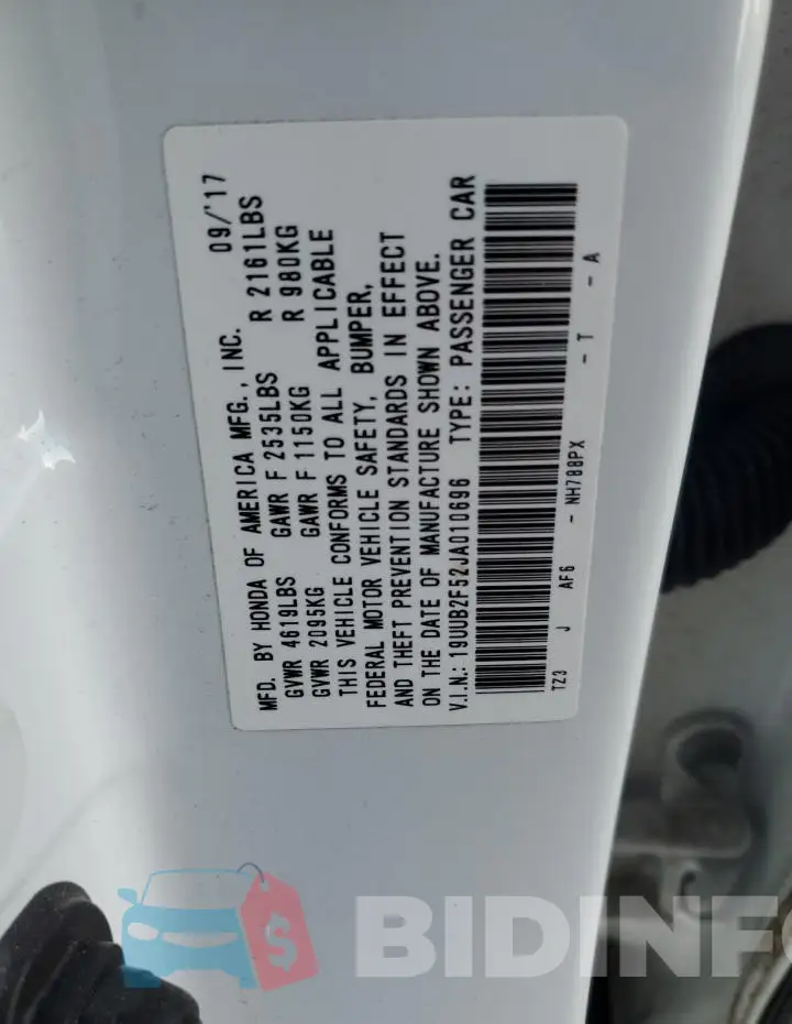 19UUB2F52JA010696 Photo# 12