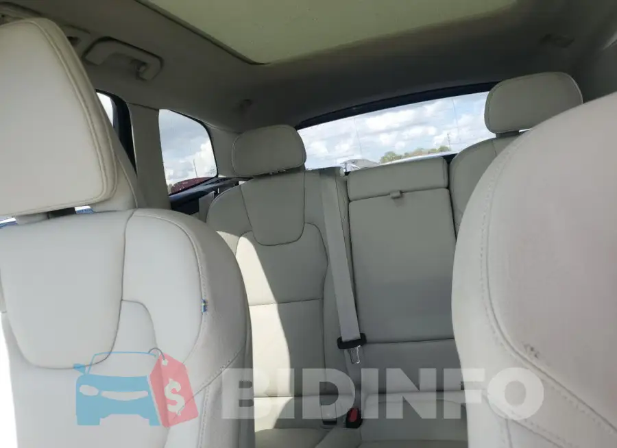 YV4L12DN7P1212567 Photo# 10