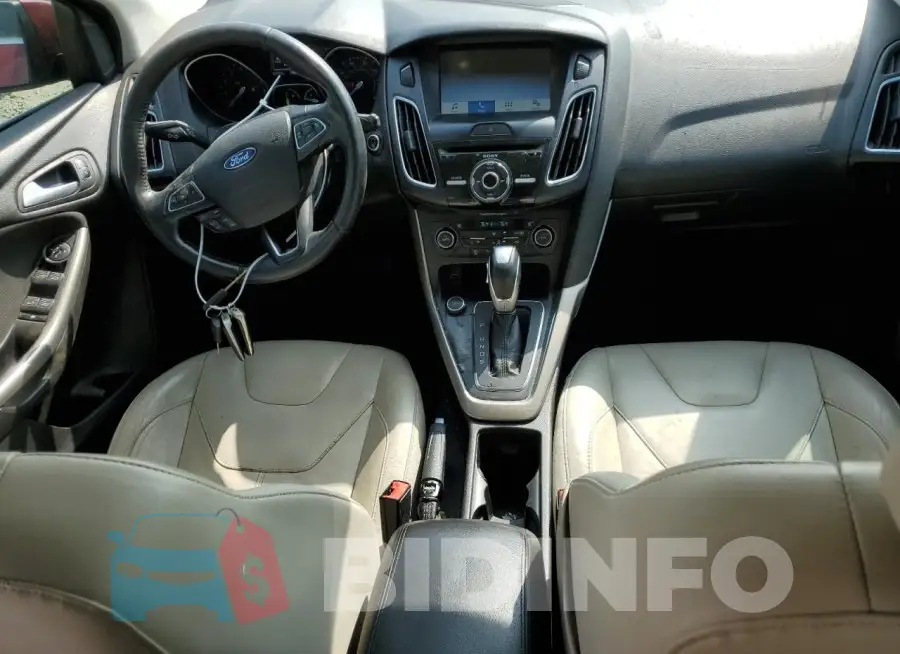 1FADP3N27GL340463 Photo# 8