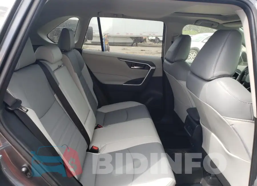 JTMB6RFV1MD040178 Photo# 11