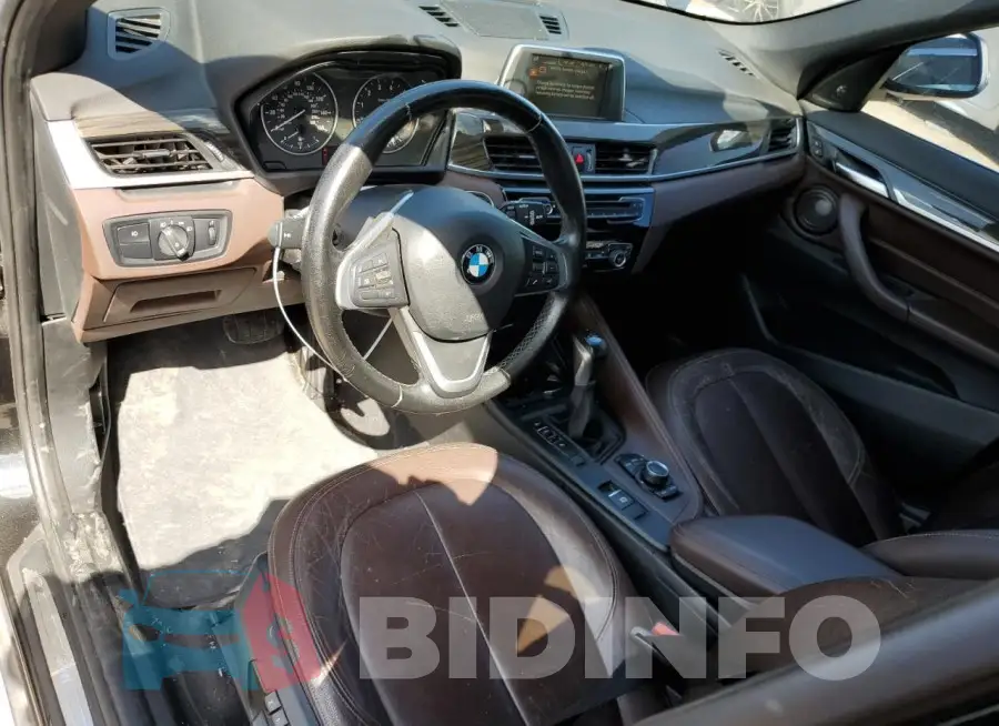 WBXHU7C32HP924984 Photo# 7