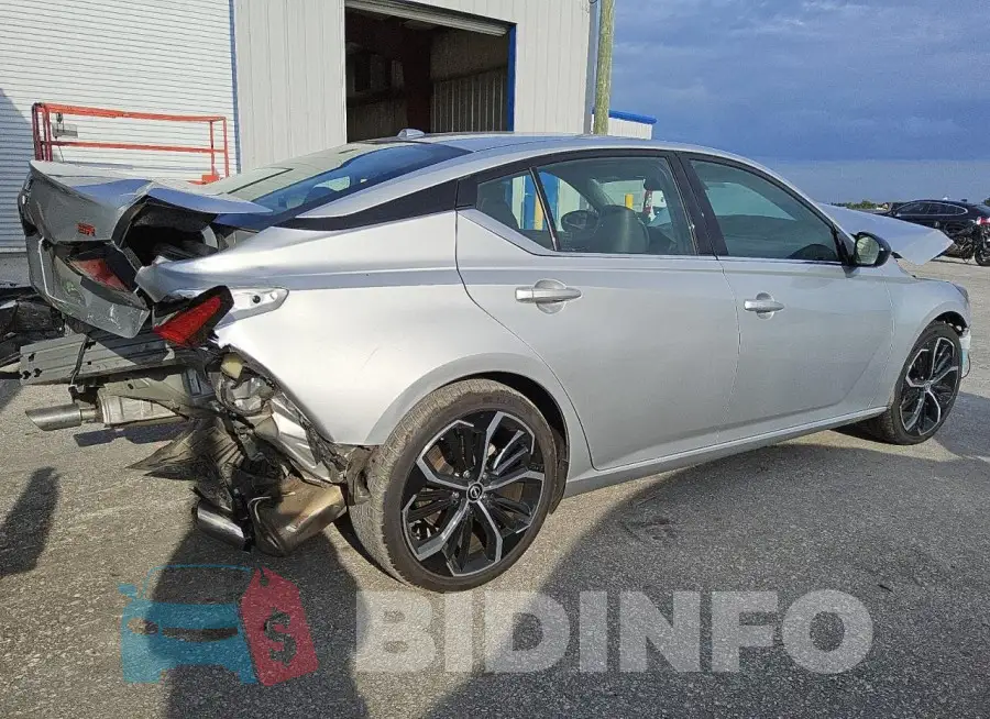 1N4BL4CV3PN323234 Photo# 3