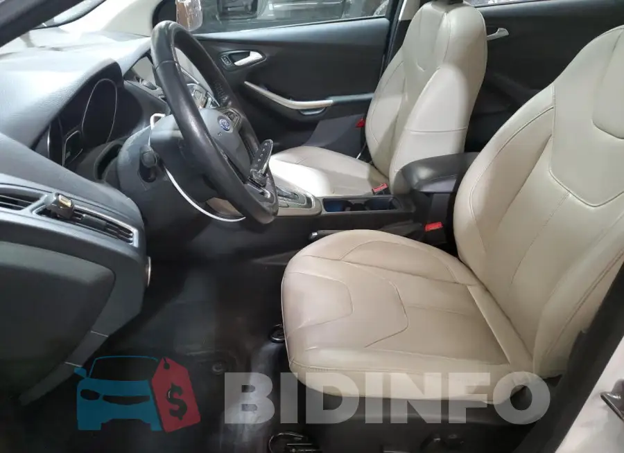 1FADP3J26JL281158 Photo# 7