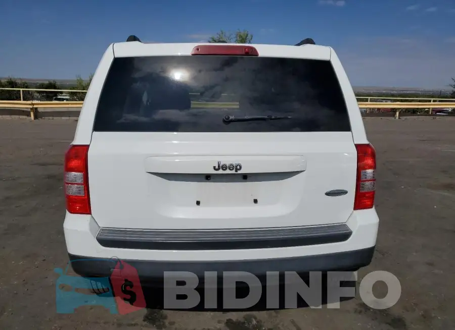 1C4NJPFB8GD703272 Photo# 6