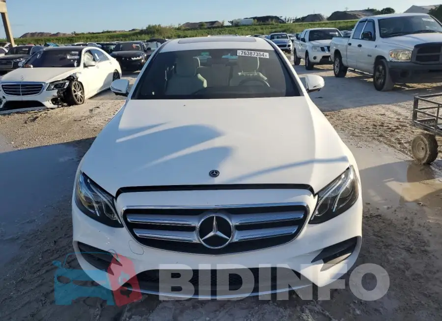WDDZF4JB2KA643725 Photo# 5
