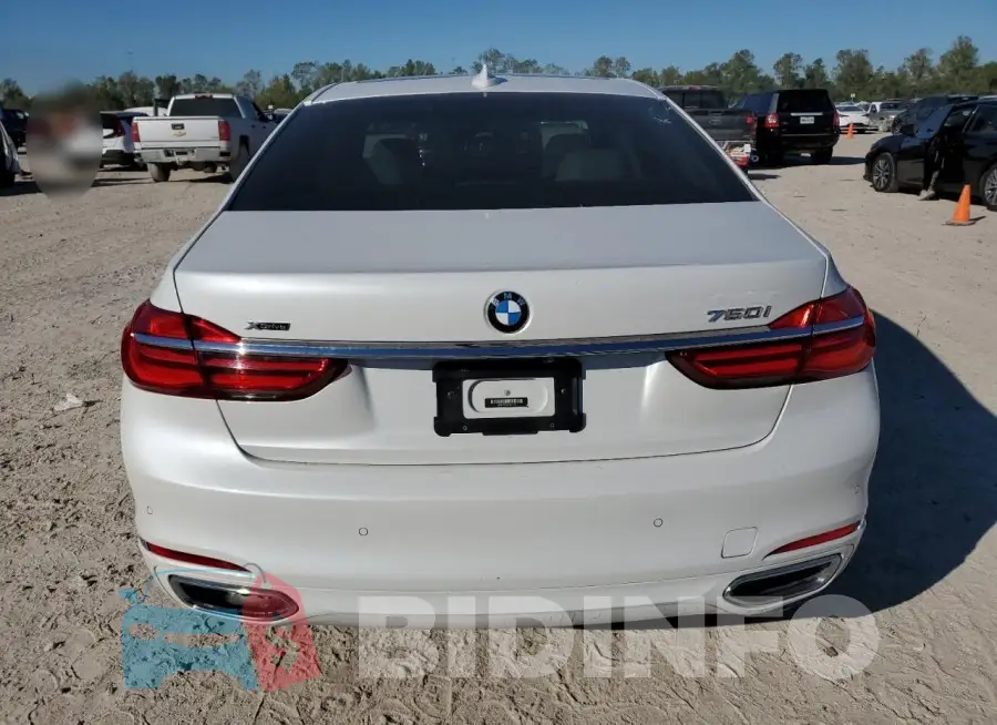 WBA7F2C54JG423721 Photo# 6
