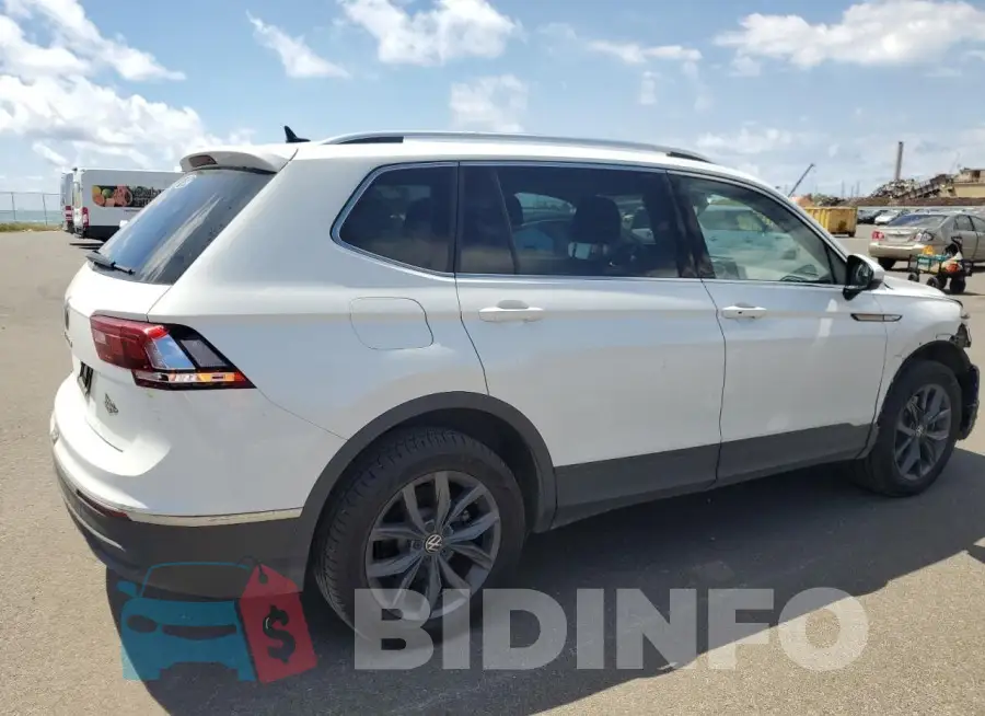 3VV3B7AX7NM175802 Photo# 3