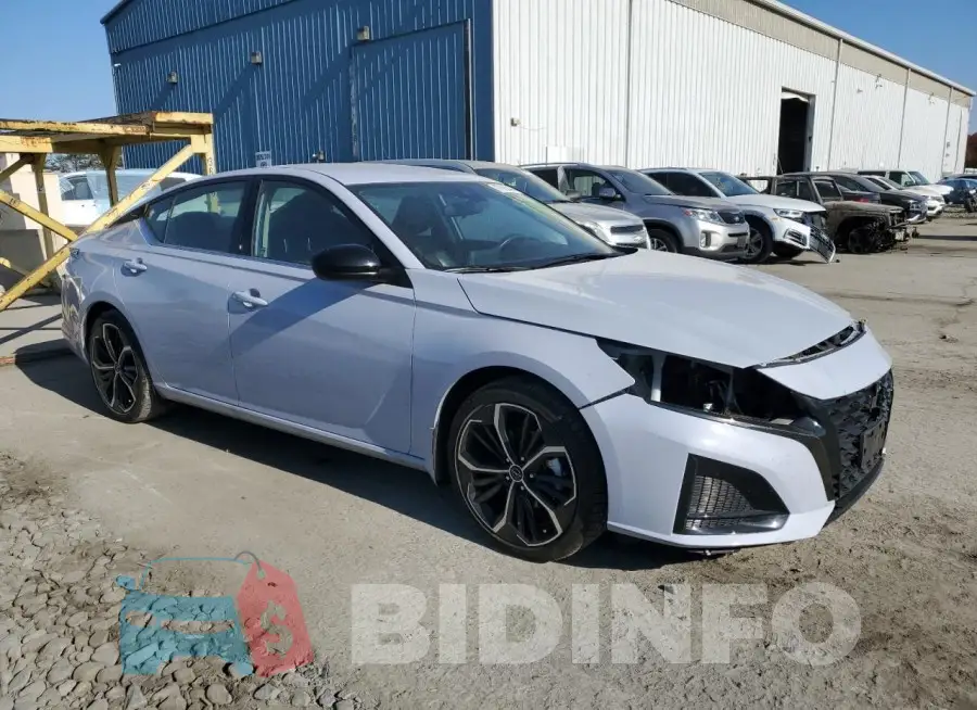 1N4BL4CV3PN413001 Photo# 4