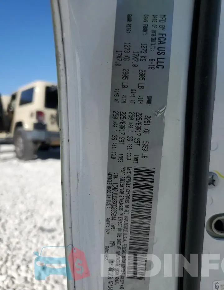 1C4PJLCB6KD285244 Photo# 13