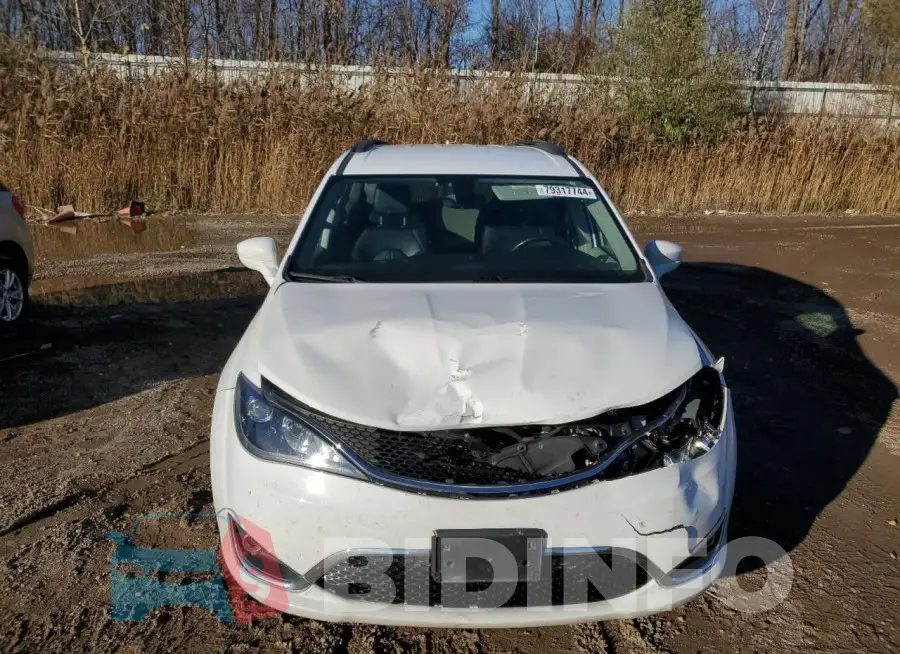 2C4RC1BG9HR758046 Photo# 5