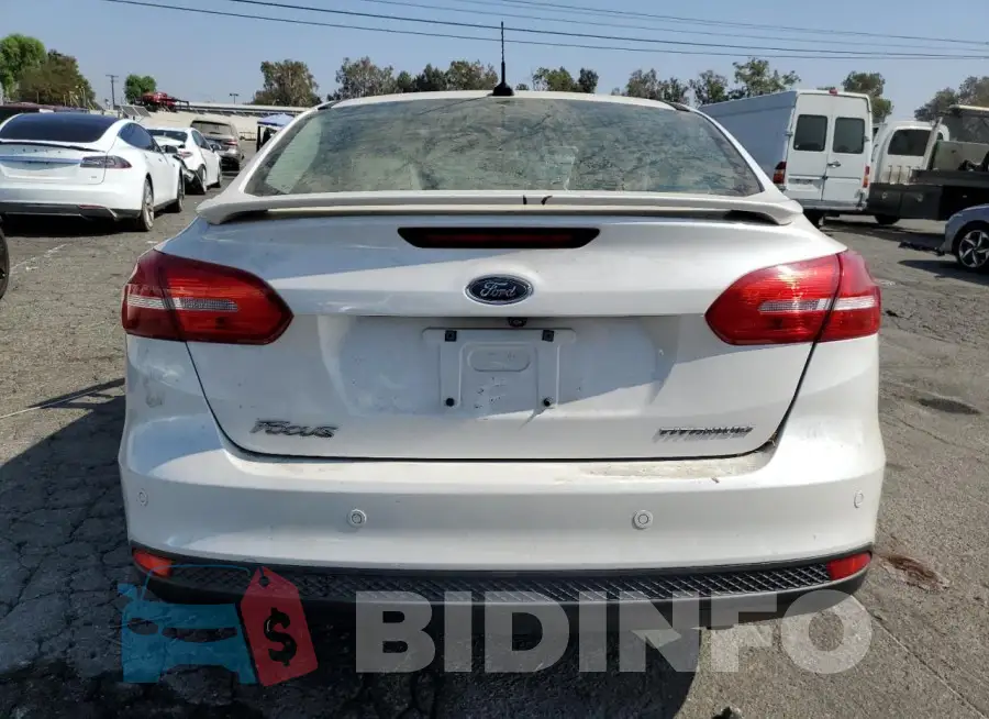 1FADP3J2XJL271796 Photo# 6