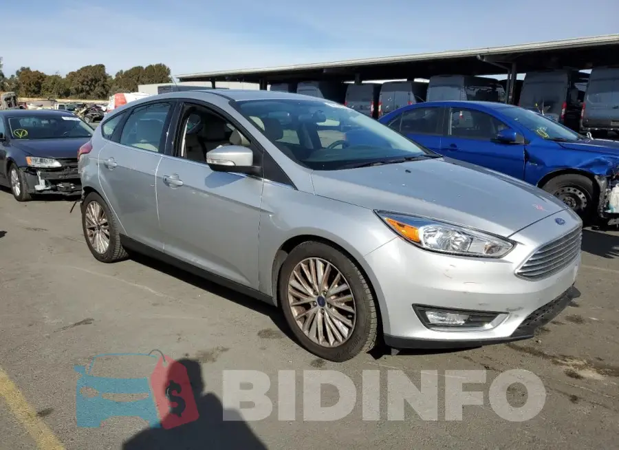 1FADP3N20JL326041 Photo# 4