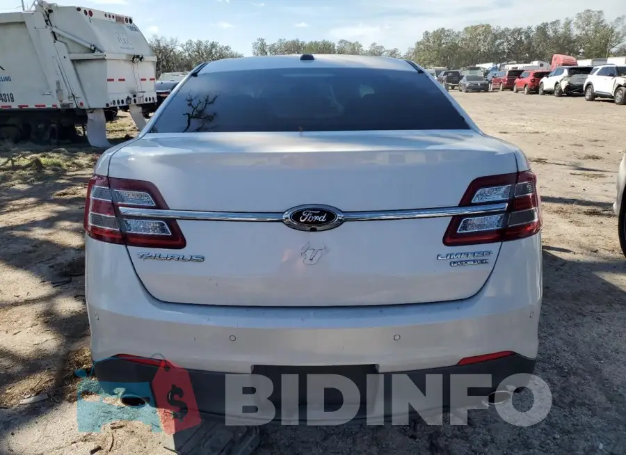 1FAHP2F8XGG149899 Photo# 6