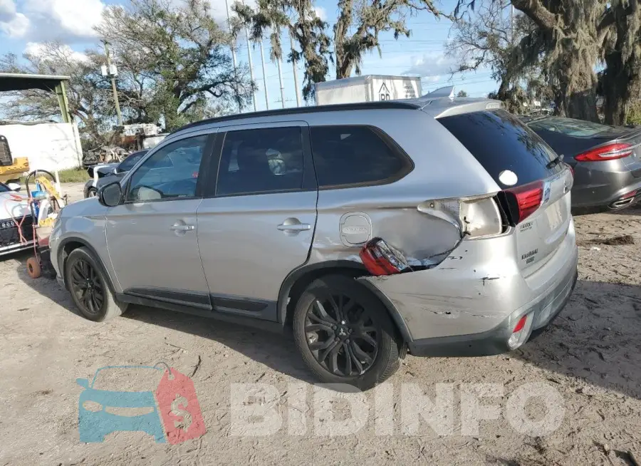 JA4AD3A34JZ044822 Photo# 2
