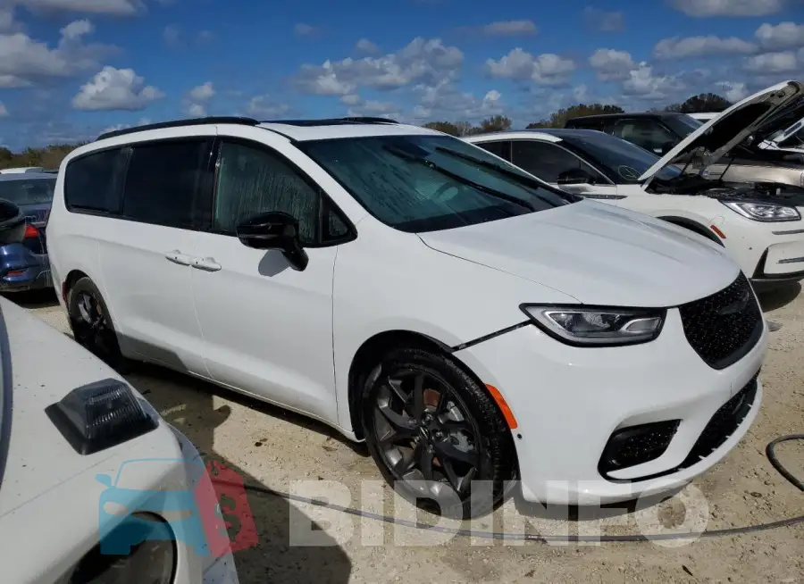 2C4RC1GG4RR180920 Photo# 4