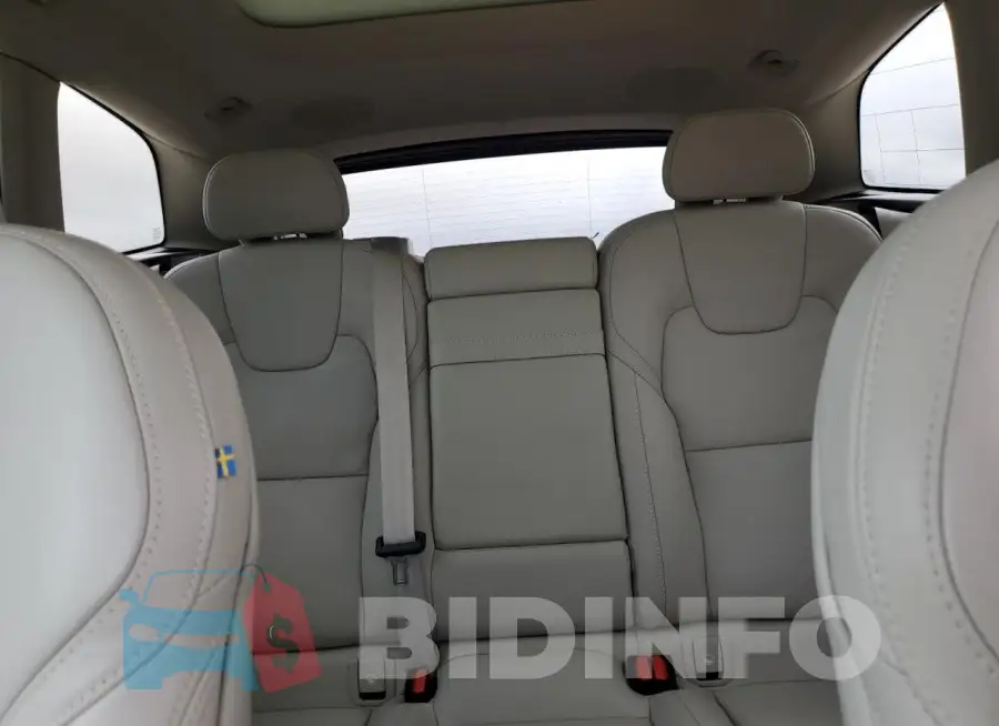 YV4102DL8M1862500 Photo# 10