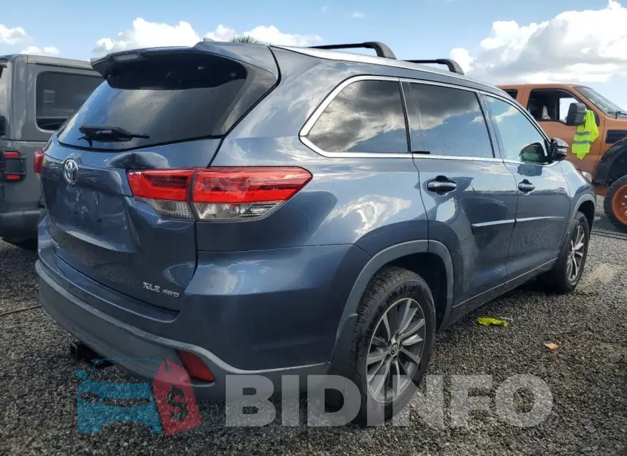 5TDJZRFH4JS812475 Photo# 3