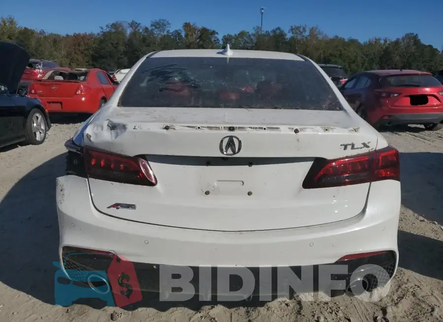 19UUB2F62JA011744 Photo# 6