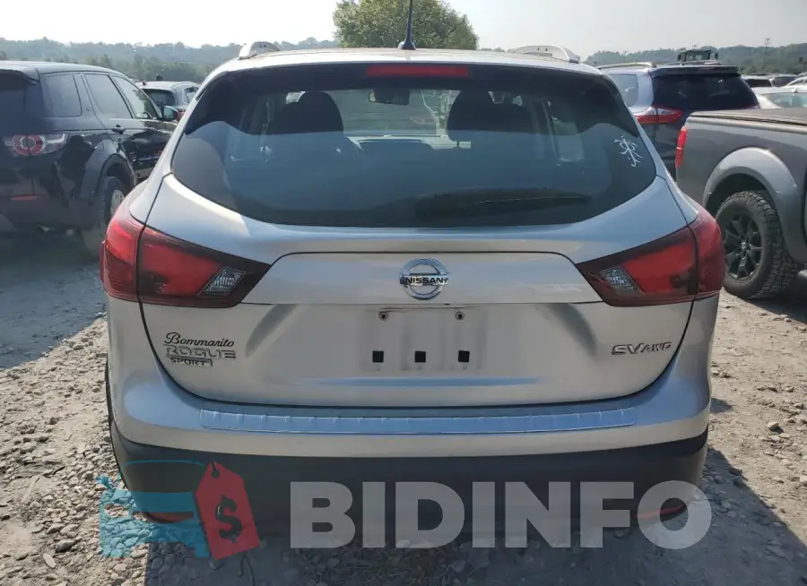 JN1BJ1CRXHW128537 Photo# 6