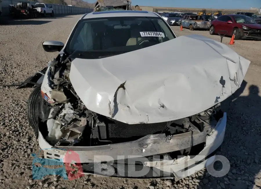 19XFC2F72HE012011 Photo# 5
