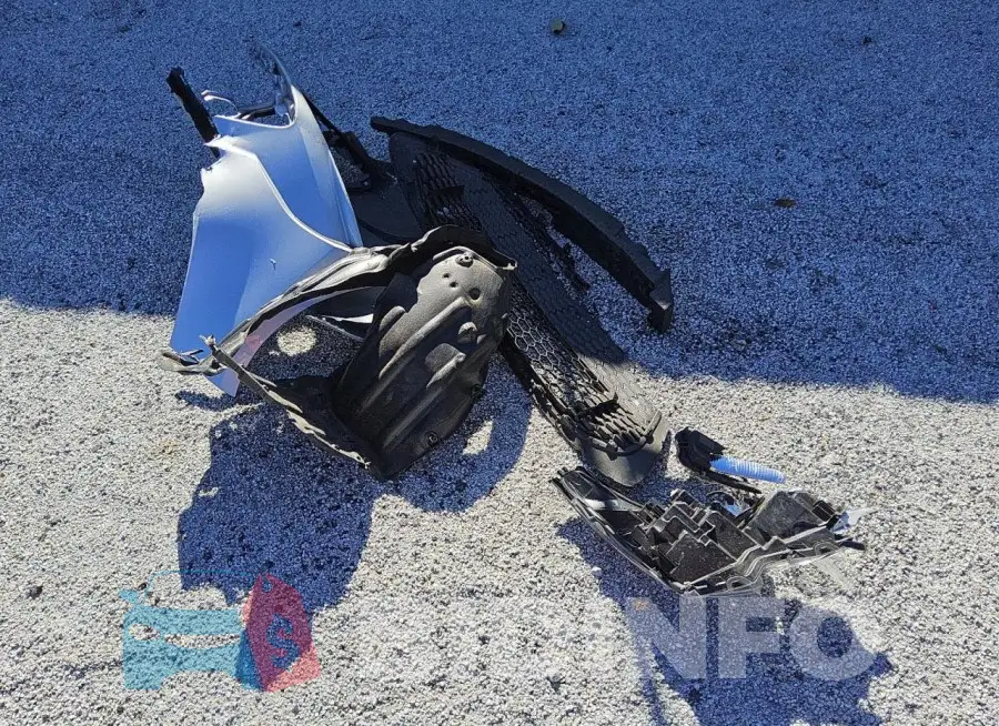5YFEPMAE2NP350892 Photo# 12