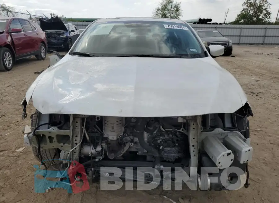 19UDE2F71LA005744 Photo# 5