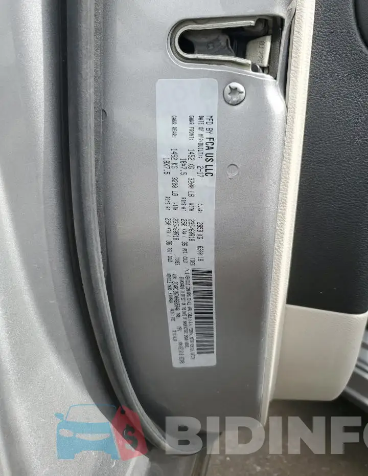 2C4RC1N7XHR685040 Photo# 13