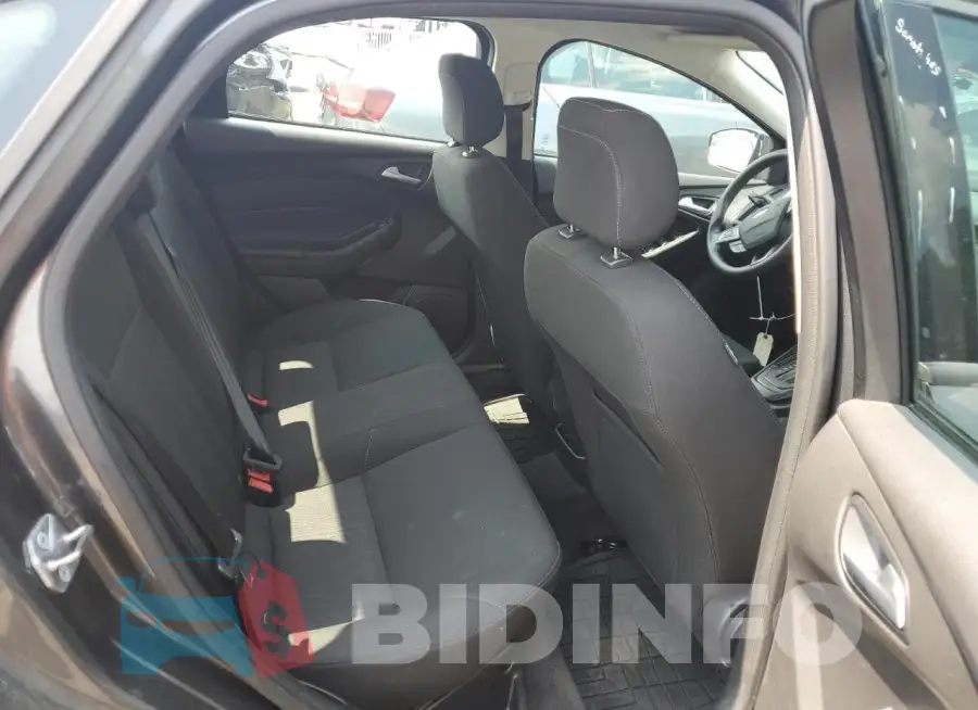 1FADP3F23JL274371 Photo# 10