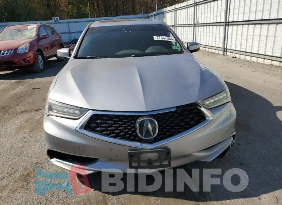 19UUB1F33JA009517 Photo# 5