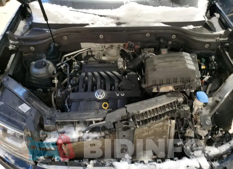 1V2MR2CA1JC569574 Photo# 12