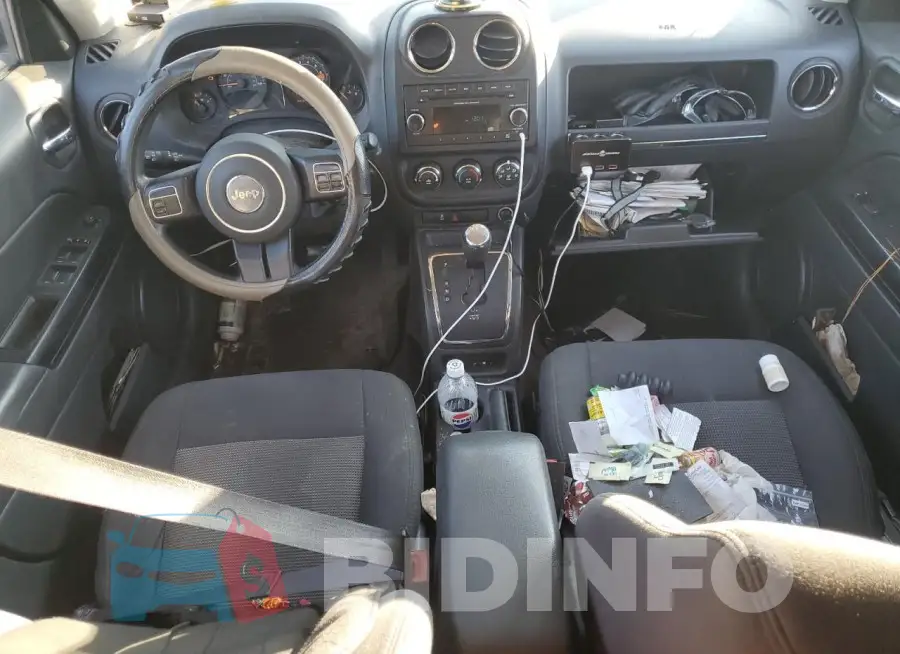 1C4NJPBB6FD335288 Photo# 8