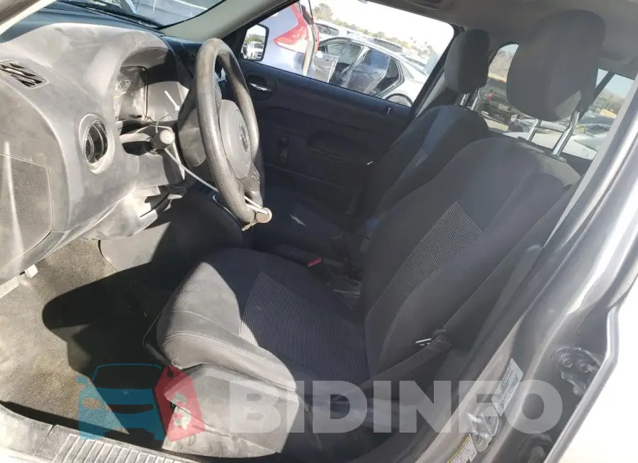 1C4NJPBB3GD569633 Photo# 7