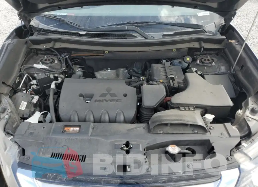 JA4AD3A38JZ012178 Photo# 12
