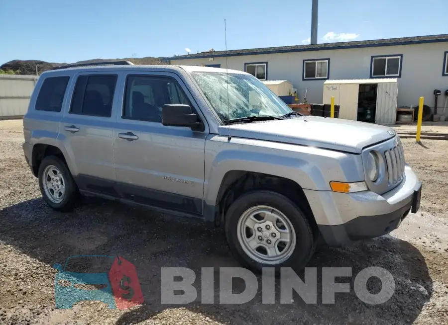 1C4NJPBA0GD567913 Photo# 4