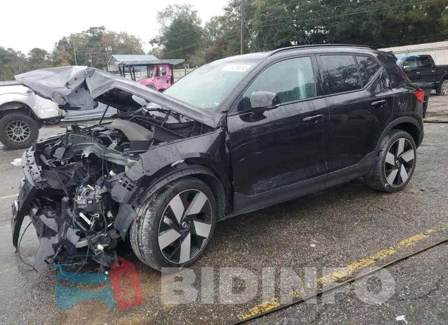 YV4ED3UMXP2086096 Photo# 1