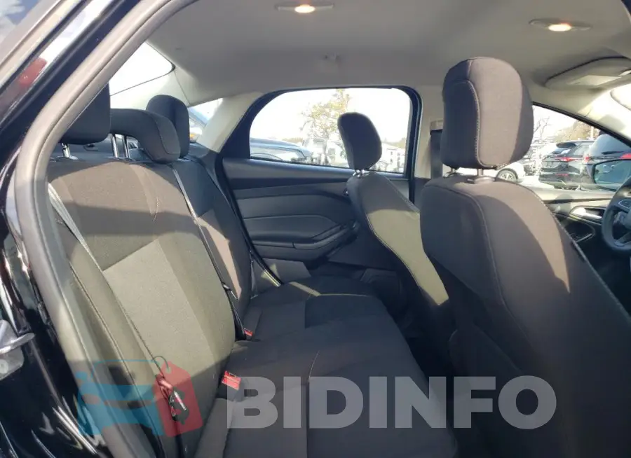 1FADP3F20JL211017 Photo# 10