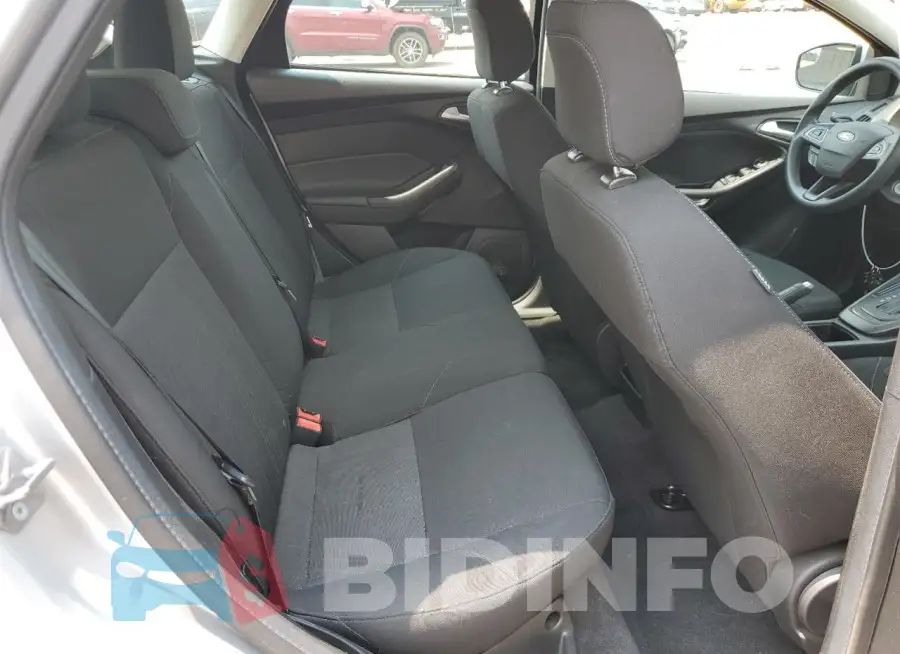 1FADP3M24JL219057 Photo# 10