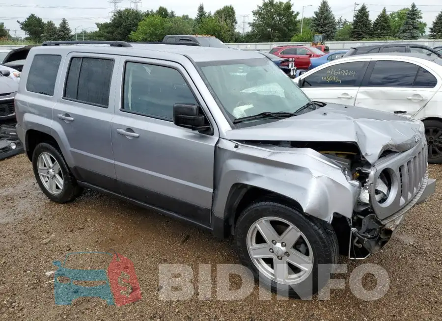 1C4NJPFB8GD603673 Photo# 4