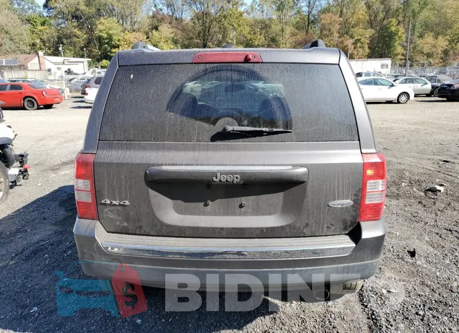 1C4NJRFB2GD746193 Photo# 6