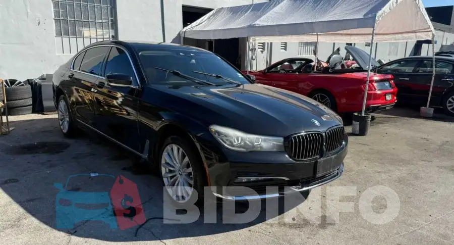 WBA7E2C54HG739486 Photo# 1
